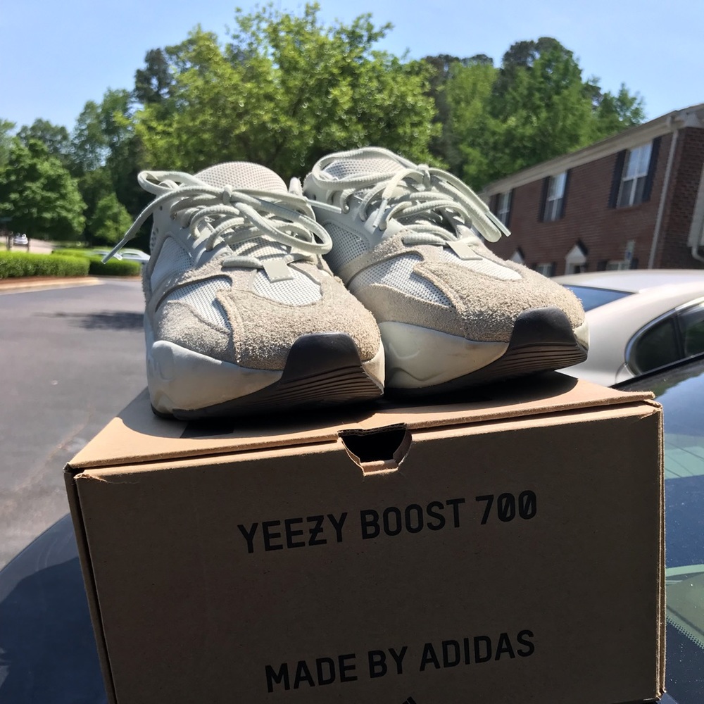 Yeezy boost 700
